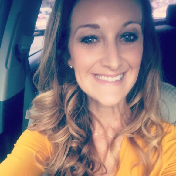 Meet your Posher, Meredith - Picture 2 of 5